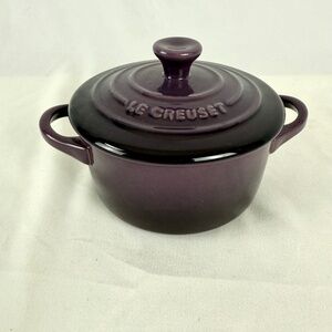 NWOT Le Creuset Purple 8 oz Mini Round Cocotte w Lid Excellent Gift Condition